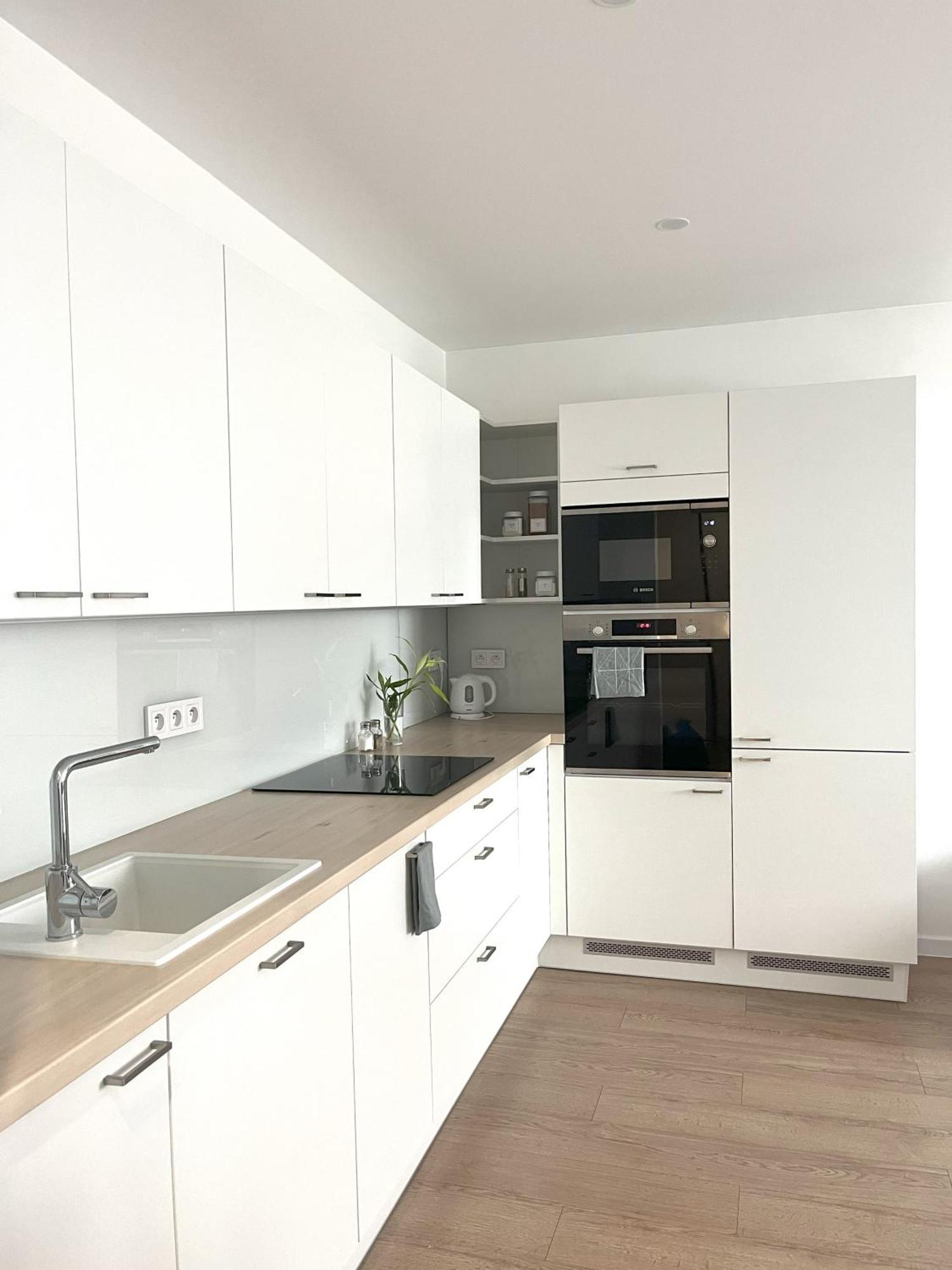 Elegant Escape Apartment III - Free Parking, Easy Access To City Center ブラチスラヴァ エクステリア 写真
