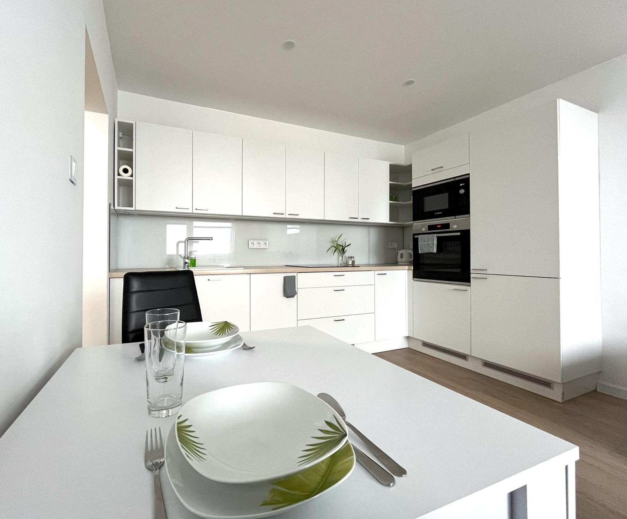 Elegant Escape Apartment III - Free Parking, Easy Access To City Center ブラチスラヴァ エクステリア 写真