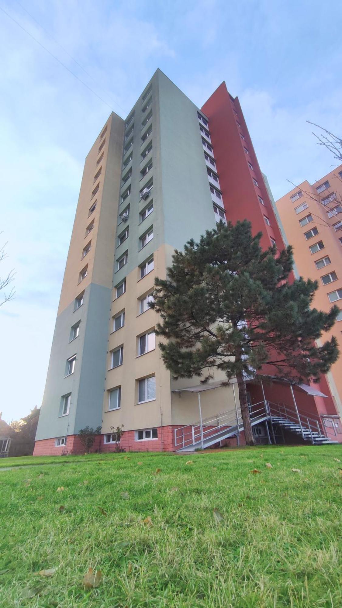 Elegant Escape Apartment III - Free Parking, Easy Access To City Center ブラチスラヴァ エクステリア 写真