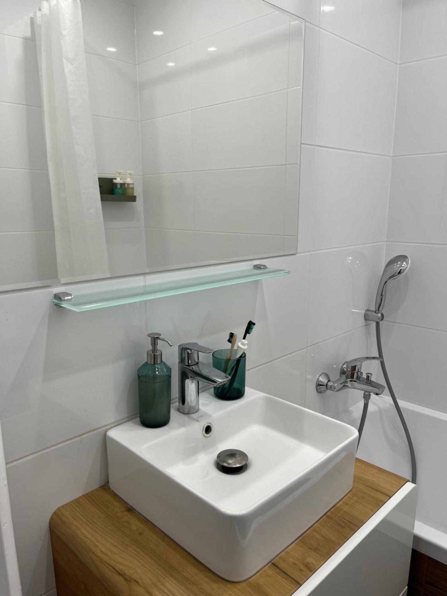 Elegant Escape Apartment III - Free Parking, Easy Access To City Center ブラチスラヴァ エクステリア 写真